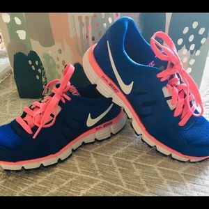 Nike Dual Fusion Tennis Shoes